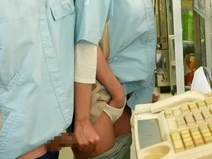 ông xã cắm sừng, vợ đi "ăn vụng" với cậu sinh viên làm thêm