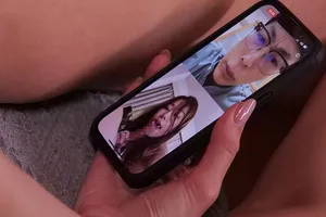 để trả đủa ông xã vụng trộm, vợ làm tình với người khác rồi gọi video cho chồng