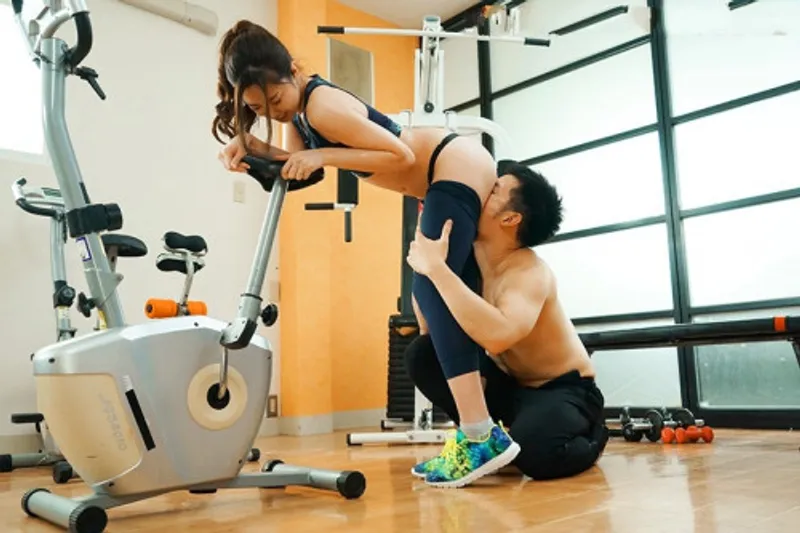 Xin người chồng đi tập gym, vợ yêu cắm sừng với anh pt