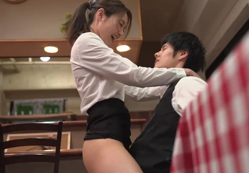 Cậu trai trẻ đụ nữ đồng nghiệp có ông xã nhưng anh xã “yếu”