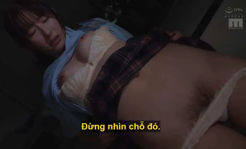 Ông chủ mưu tính "xử đẹp" cô nhân viên kiêu căng lười nhác, suốt ngày chỉ chăm chăm tán gẫu với người yêu.